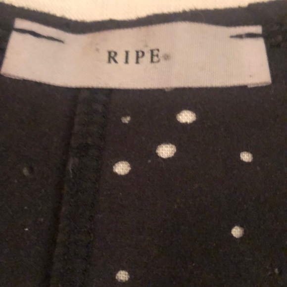 Sleeveless black top. - Picture 3 of 5